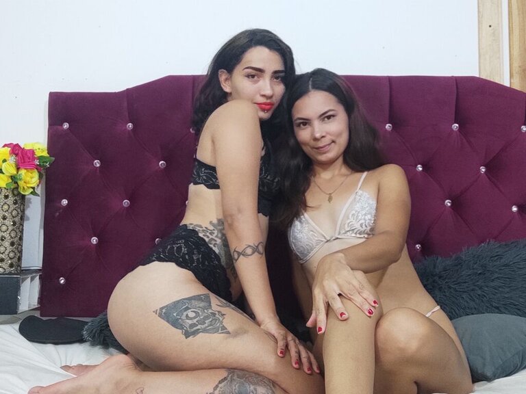 Webcam Nude with AstridAndSamanta