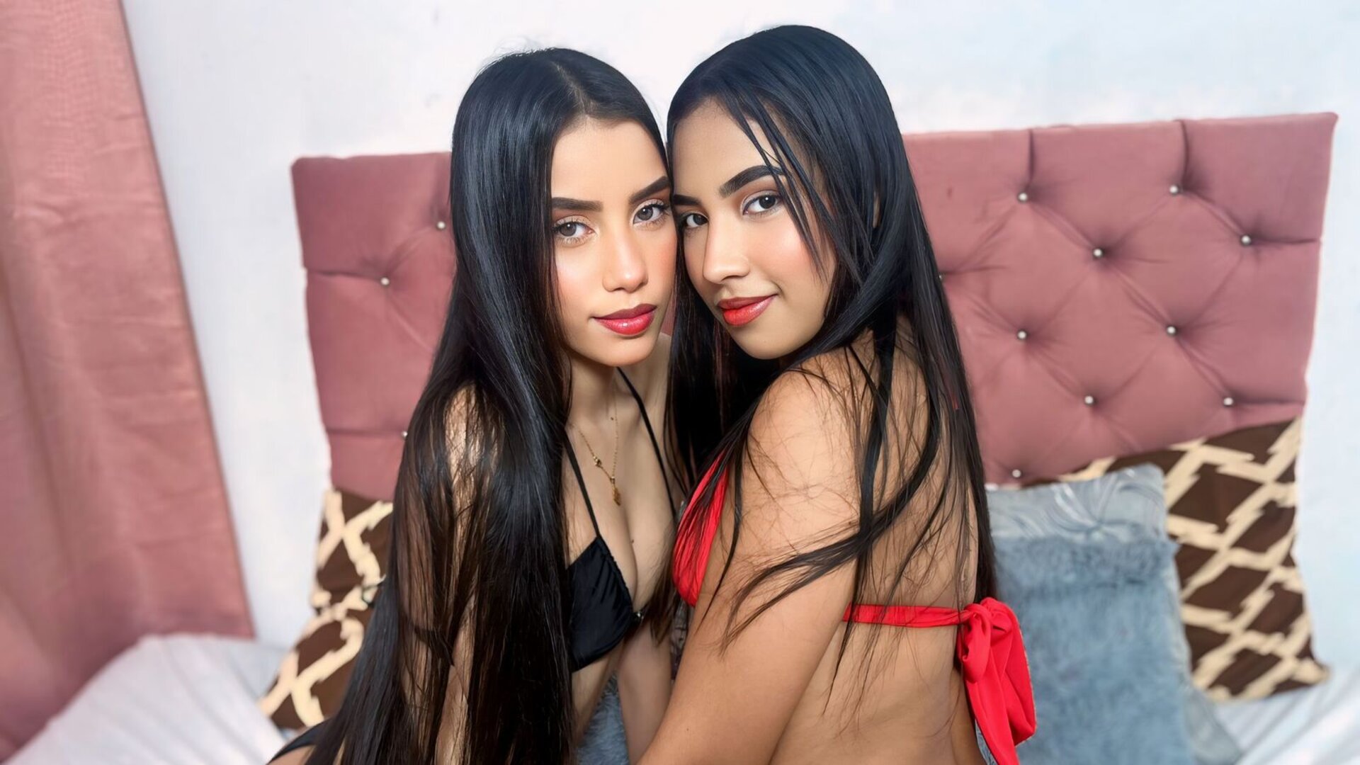 Webcam Nude with KaryeAndHanah