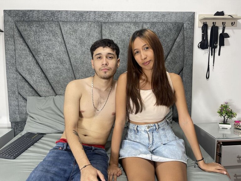 Webcam Nude with LinaAndMatheo