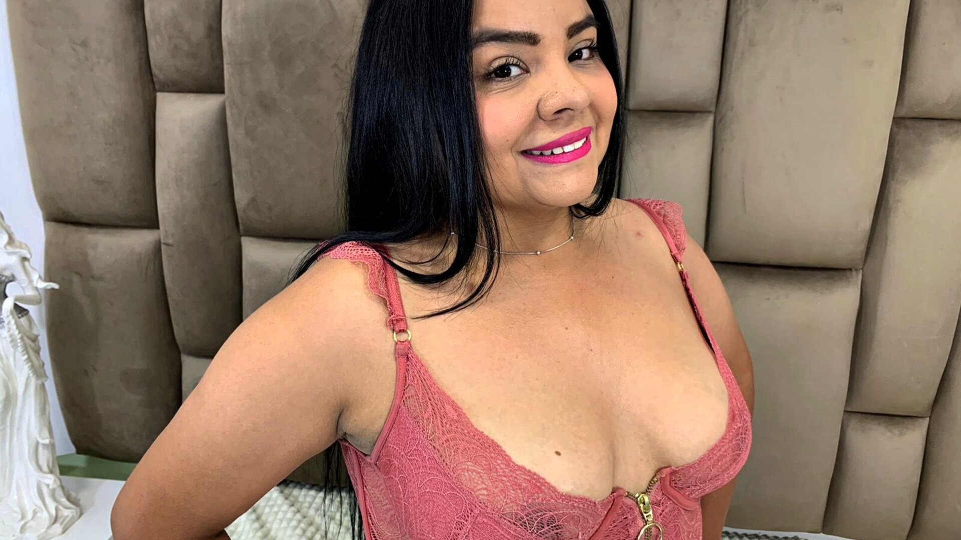 Webcam Nude with LinaMenoti