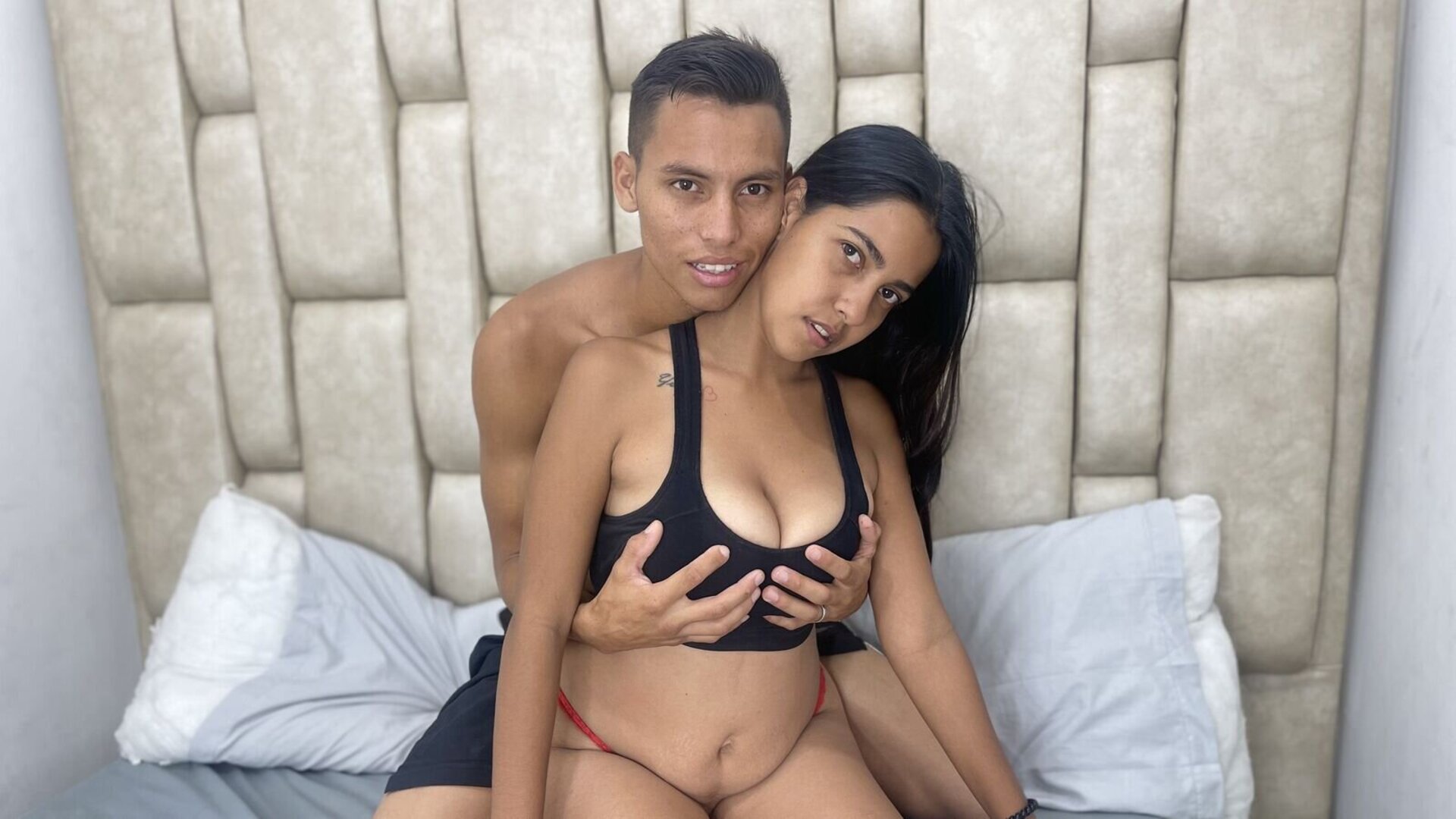 Webcam Nude with LuluAndMathi