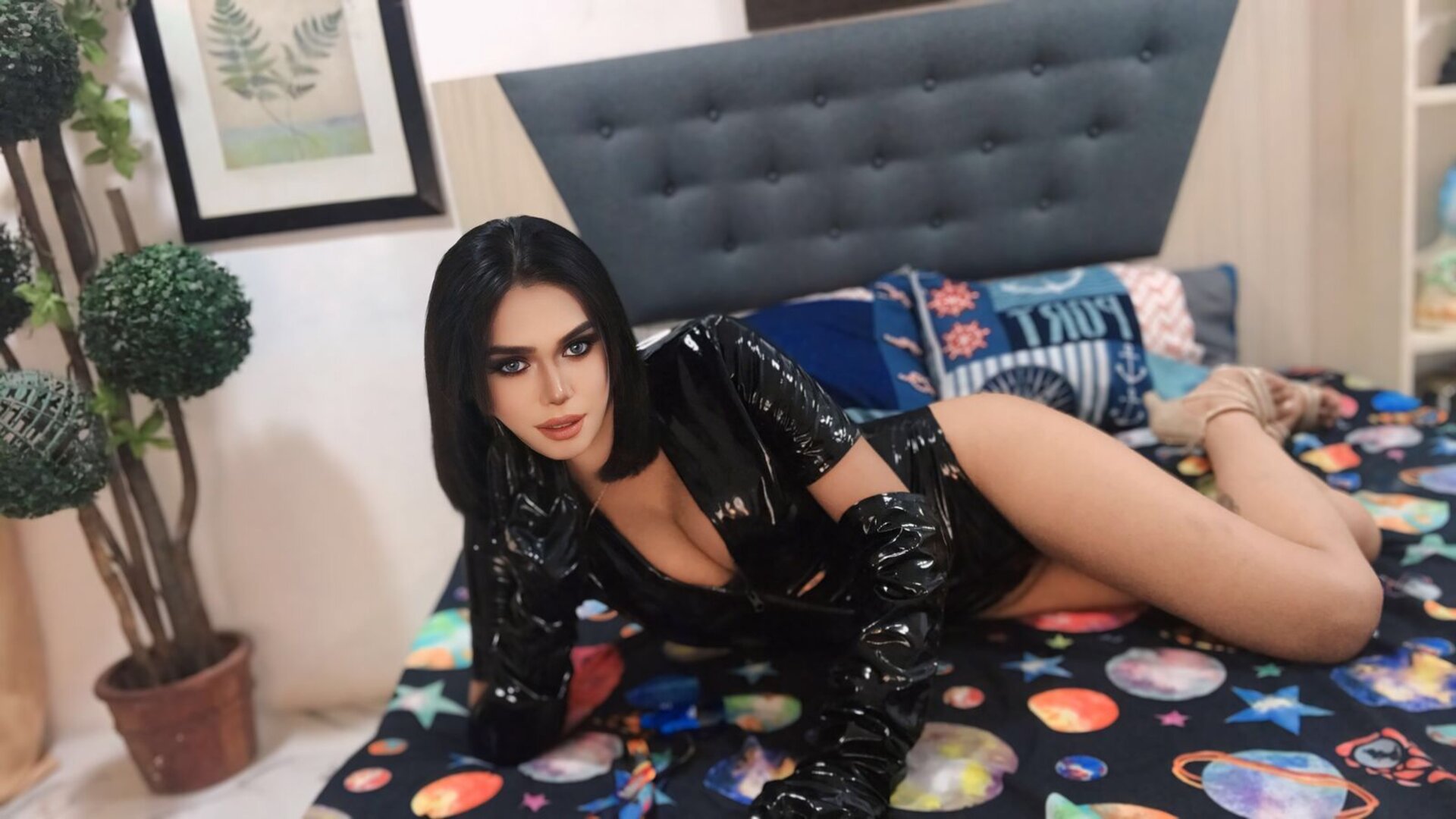 Webcam Nude with TaralGonzales